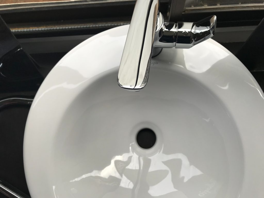 How do fix a clogged sink 